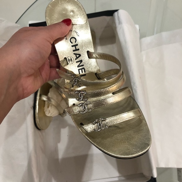 Chanel vintage gold CC sandals - Picture 2 of 5